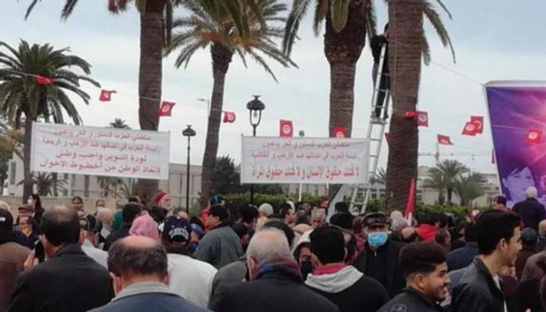جانب من وقفة احتجاجية بتونس ضد الإخوان