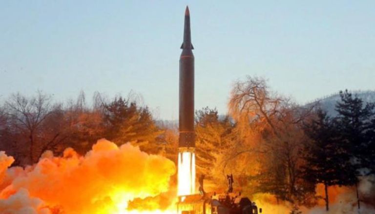 صاروخ أطلقته كوريا الشمالية برأس حربي انزلاقي فرط صوتي (رويترز)
