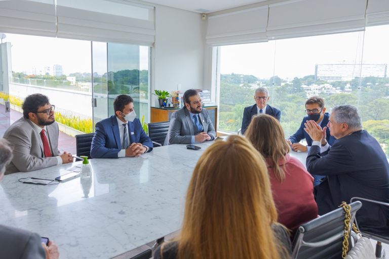 مدير عام وكالة أنباء الإمارات يزور عددا من المؤسسات الإعلامية في البرازيل