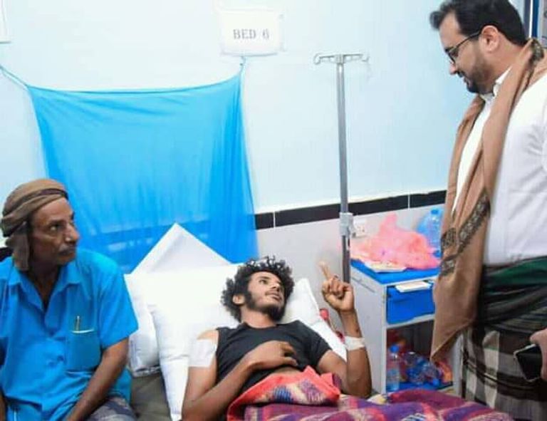 أحد جنود ألوية العمالقة خلال تلقيه العلاج - أرشيفية