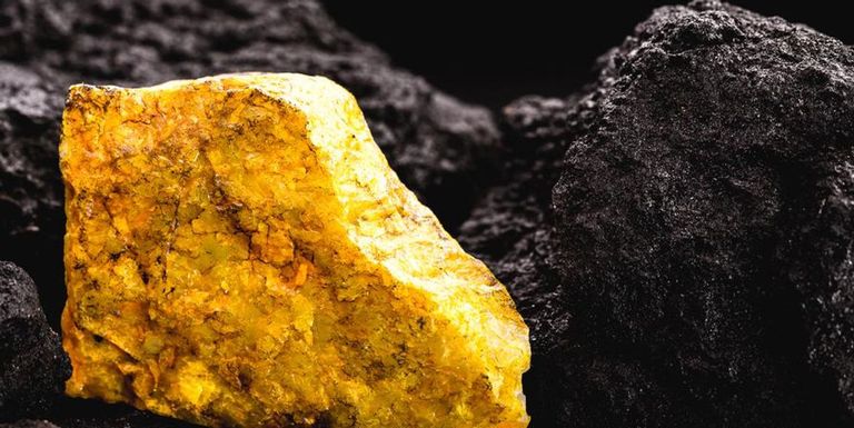 قطعة من اليورانيوم (الكعكة الصفراء)