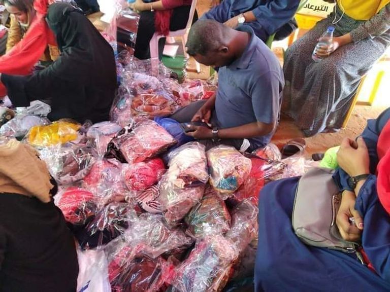 متطوعون بمبادرة "كسوة شتاء"