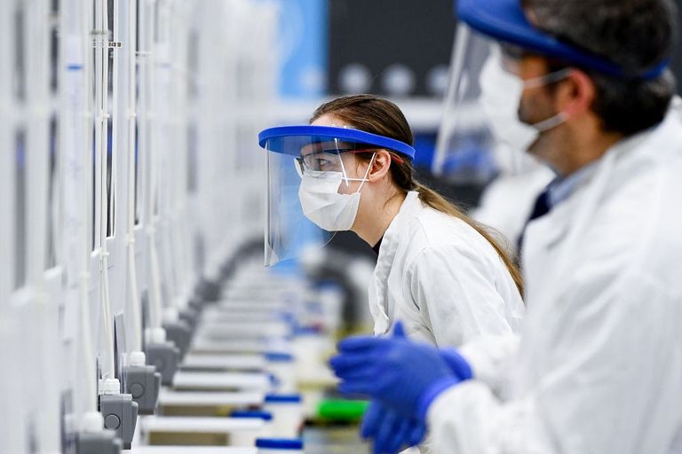 متحور أوميكرون أكثر قابلية للانتقال من باقي سلالات فيروس كورونا