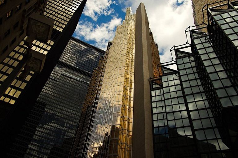 ناطحة السحاب المطلية بالذهب Royal Bank Plaza ناطحة السحاب المطلية بالذهب Royal Bank Plaza