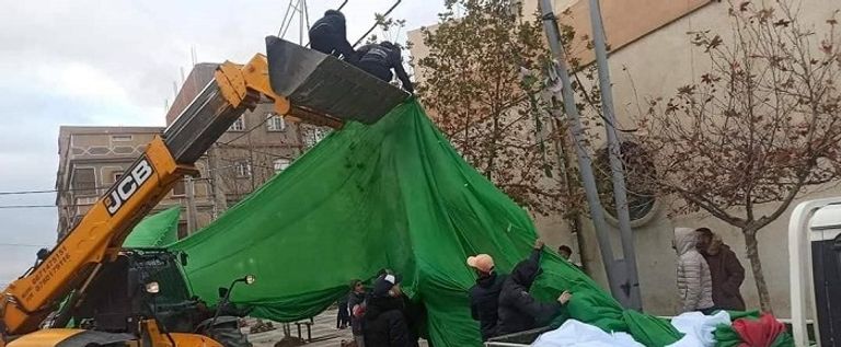 أكبر علم جزائري لتشجيع محاربي الصحراء في كان الكاميرون