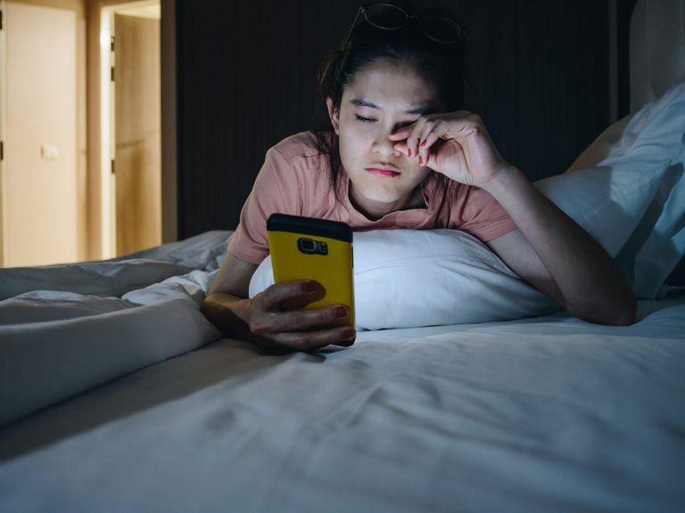 القلق من أسباب صعوبة الخلود إلى النوم وسوء جودته