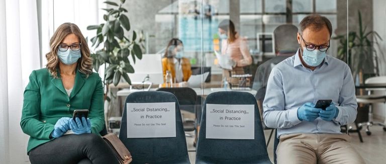 القطرات المنبعثة عند السعال يمكن أن تصل إلى 3 أمتار