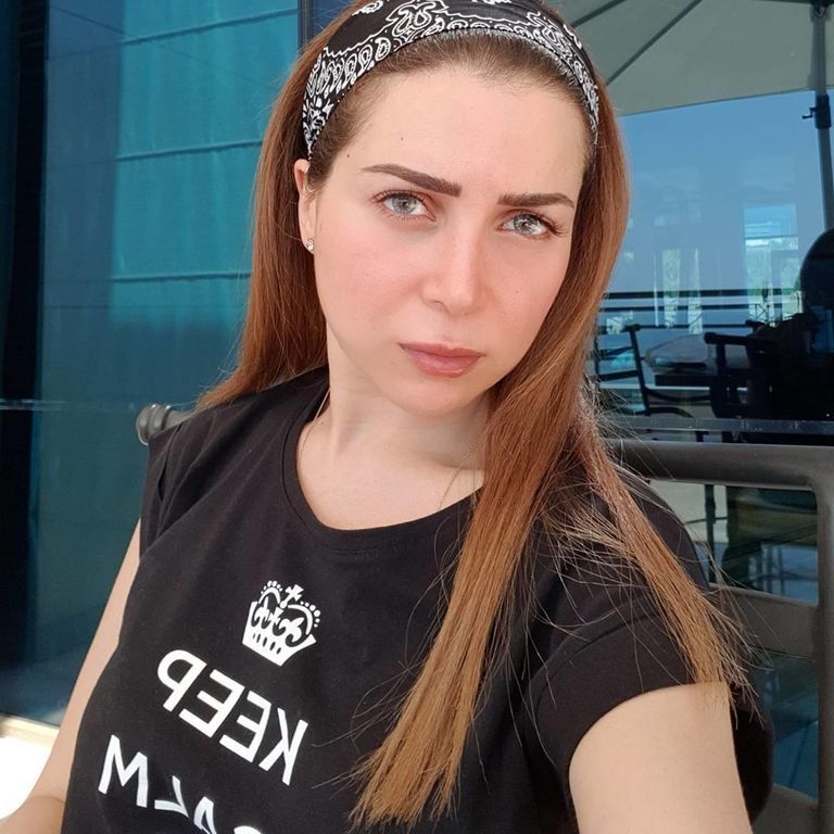 الفنانة مي عز الدين