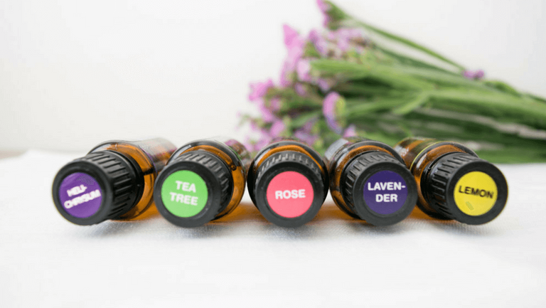 هناك مجموعة من الزيوت الأساسية المفيدة للبشرة