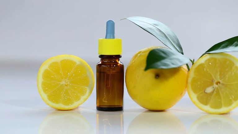 هناك مجموعة من الزيوت الأساسية المفيدة للبشرة