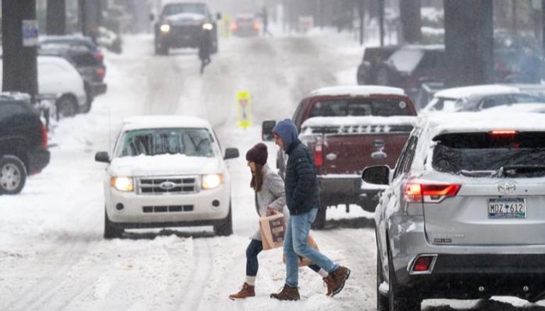 الثلوج غطت الشوارع في شرق الولايات المتحدة