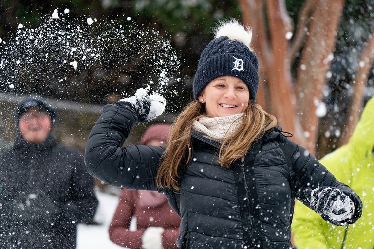 الثلوج غطت الشوارع في شرق الولايات المتحدة