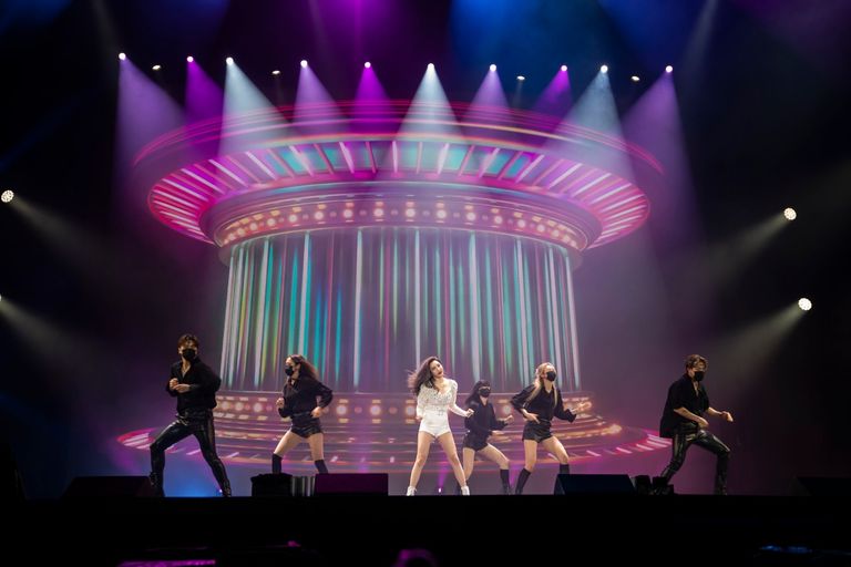 العروض أشعلت حماس الجمهور تحت قطرات المطر