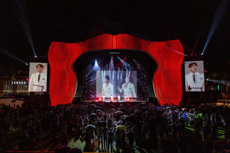 العروض أشعلت حماس الجمهور تحت قطرات المطر