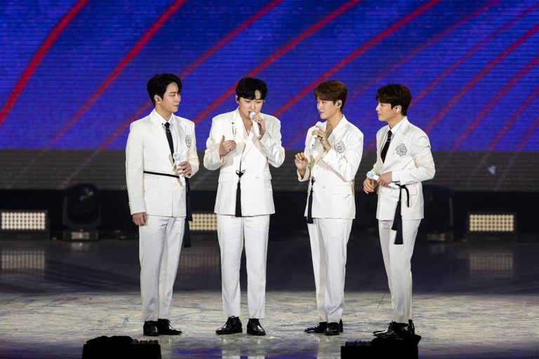 العروض أشعلت حماس الجمهور تحت قطرات المطر