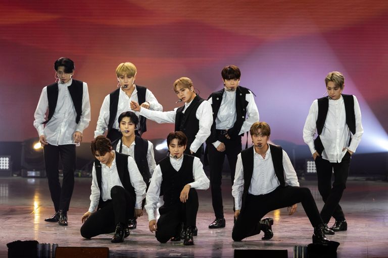 العروض أشعلت حماس الجمهور تحت قطرات المطر