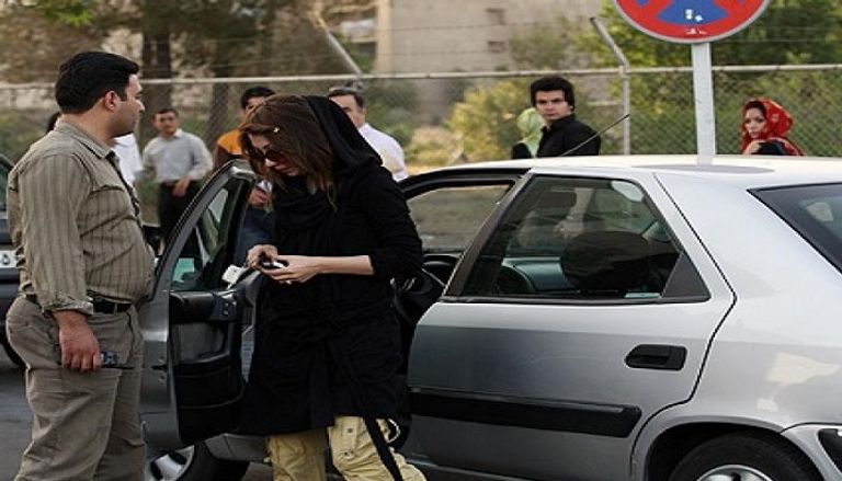 عقوبة عدم ارتداء الحجاب تصل للسجن في إيران