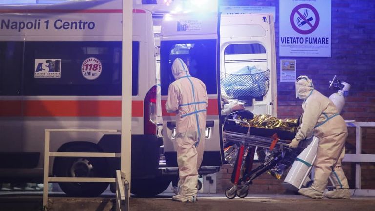 معدل الإصابة مرتفع بأوميكرون لكن لحسن الحظ فإن الوفيات منخفضة للغاية