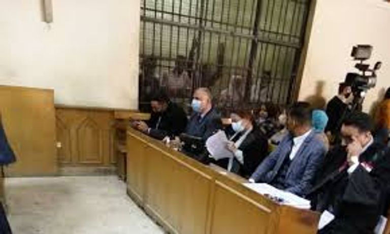 حنين حسام تنهار خلال الجلسة