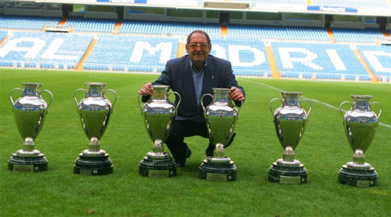 Gento with the Champions League titles