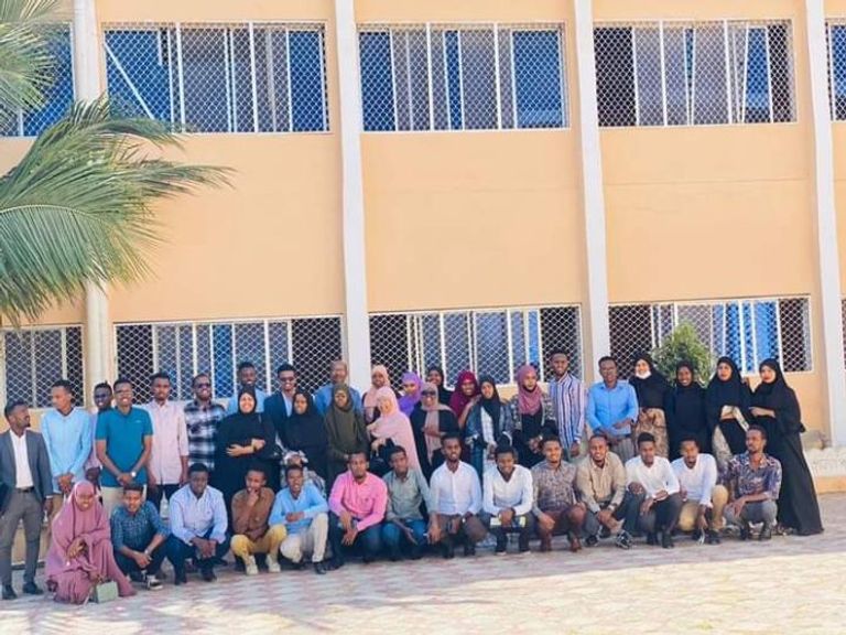 خريجو أول دفعة بكلية الإعلام في الصومال منذ ثلاثة عقود