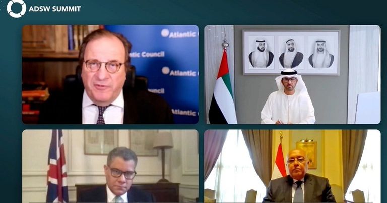 الدكتور سلطان بن أحمد الجابر خلال فعاليات الجلسة