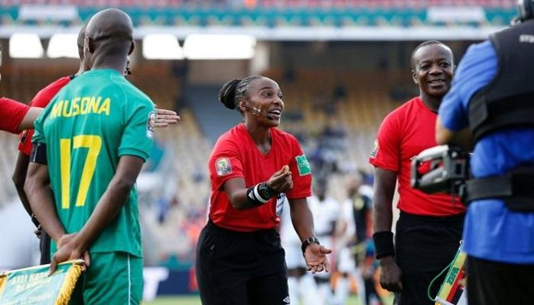 الحكمة الرواندية ساليما موكانسانجا في كأس أمم أفريقيا 2021