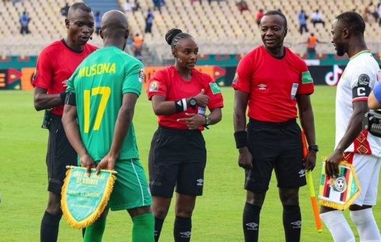 الحكمة الرواندية ساليما موكانسانجا في كأس أمم أفريقيا 2021 الحكمة الرواندية ساليما موكانسانجا في كأس أمم أفريقيا 2021