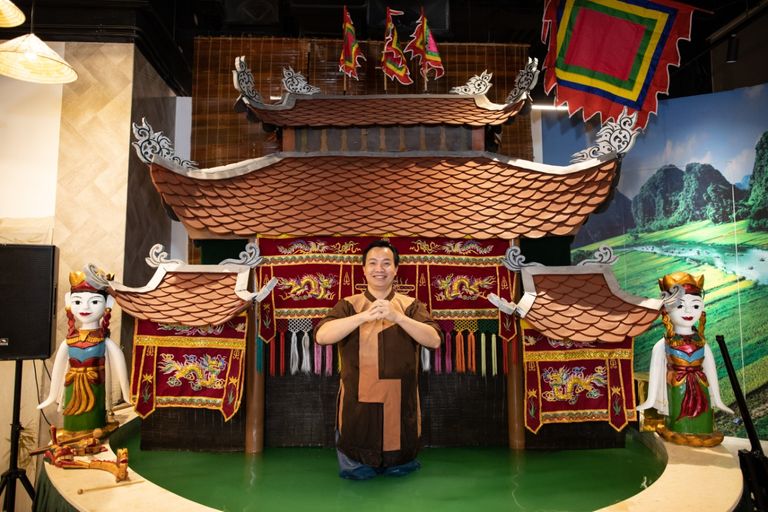 جانب من العرض الفني الفيتنامي في إكسبو دبي