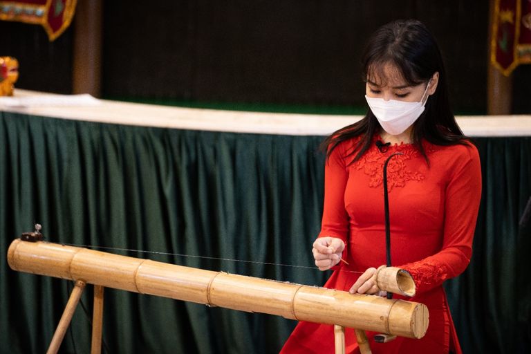 جانب من العرض الفني الفيتنامي في إكسبو دبي