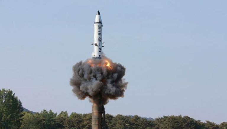 لحظة إطلاق كوريا الشمالية أحد الصواريخ- أرشيفية