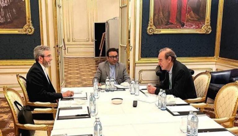 كبير المفاوضين الإيرانيين خلال مباحثات جانبية في فيينا