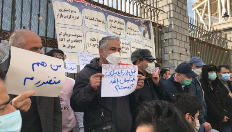 متظاهرون أمام البرلمان الإيراني
