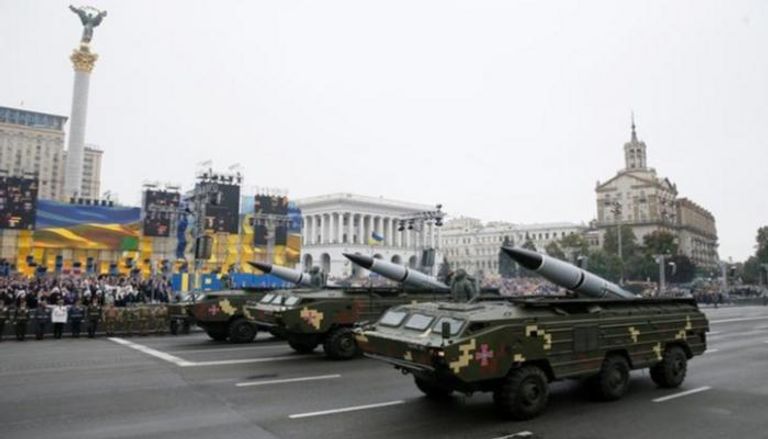 عرض عسكري لصواريخ في كييف