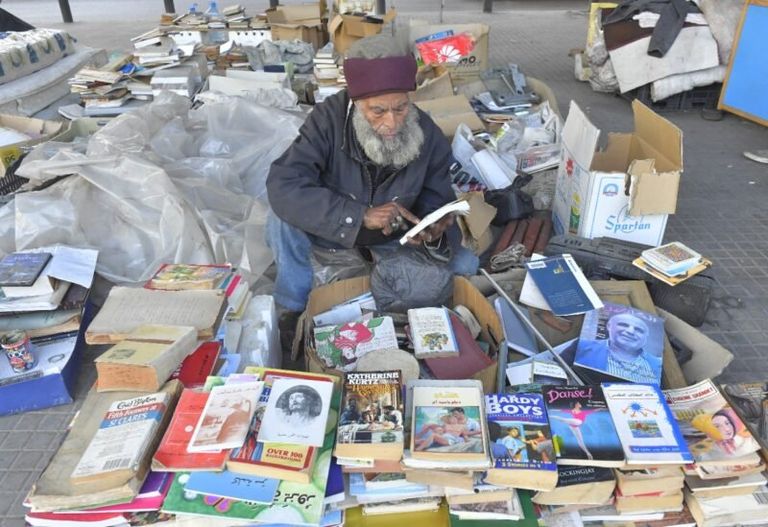 آثار حريق مكتبة المغربي