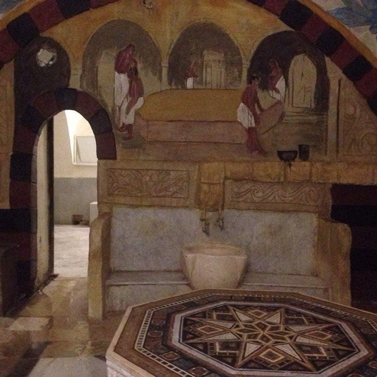 "حمام العبد" الذي يقع قرب خان الصابون الأثري وسط مدينة طرابلس