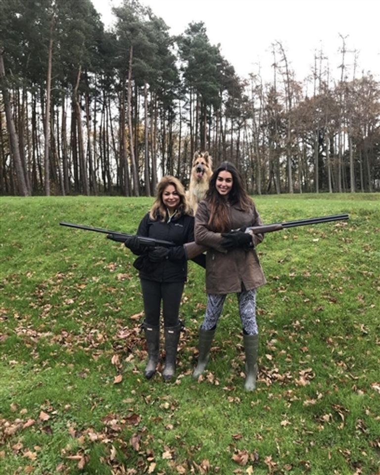 ياسمين صبري مع تورتة عيد ميلادها