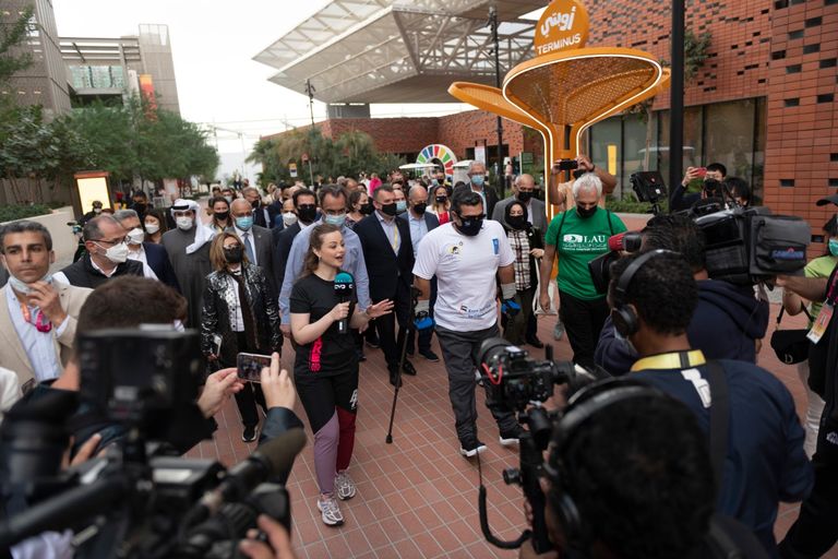 الرياضي مايكل حدّاد يتقدم مسيرة إكسبو 2020 للعمل المناخي