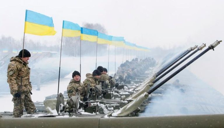 قوات أوكرانية متمركزة على الحدود مع روسيا - أرشيفية