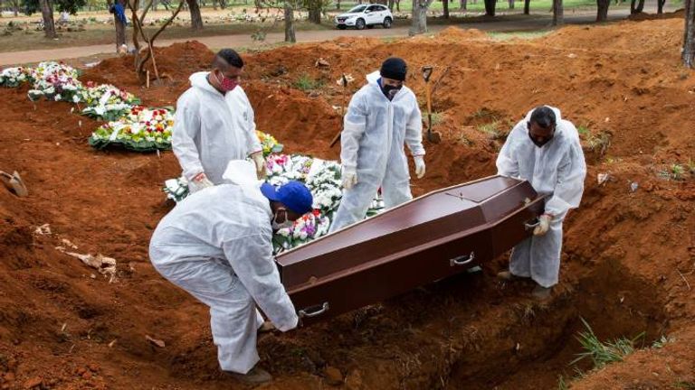 سيدة تخضع لاختبار كورونا في الهند- أرشيفية