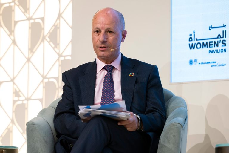 جانب من الجلسة النقاشية في جناح المرأة الأيقوني