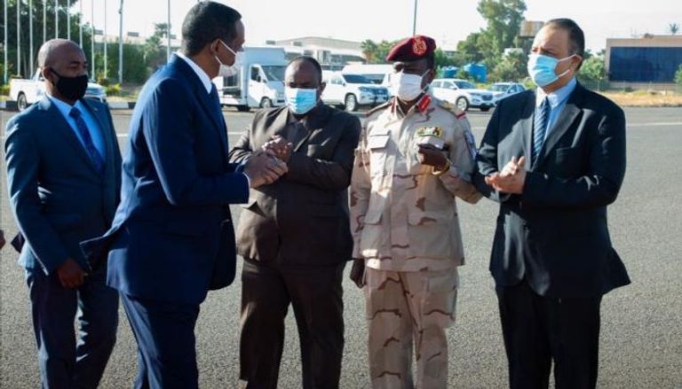 نائب رئيس مجلس السيادة يغادر السودان