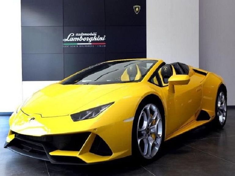 سيارة "أفينتادور" من "لامبورجيني"