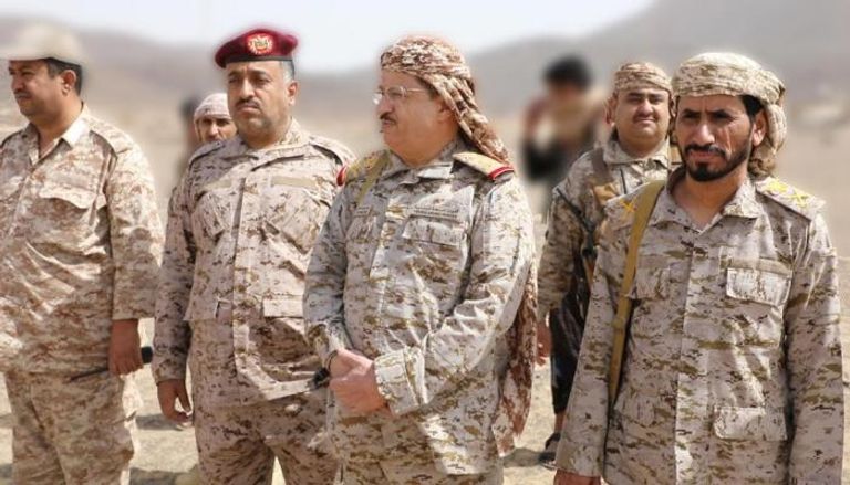 وزير الدفاع اليمني الفريق الركن محمد المقدشي يستقبل التعزيزات العسكرية