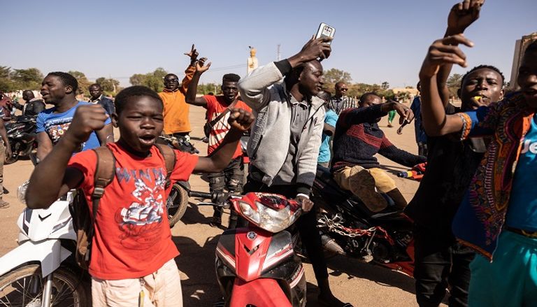 الشرطة في بوركينا فاسو تطلق الغاز المسيل للدموع لتفريق المتظاهرين