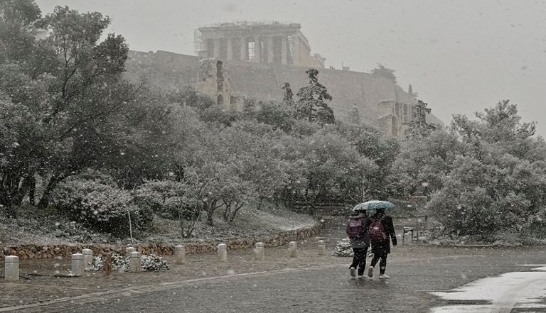 الثلوج تكسو اليونان