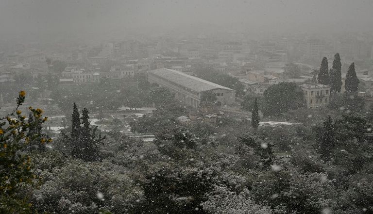 الثلوج تكسو اليونان