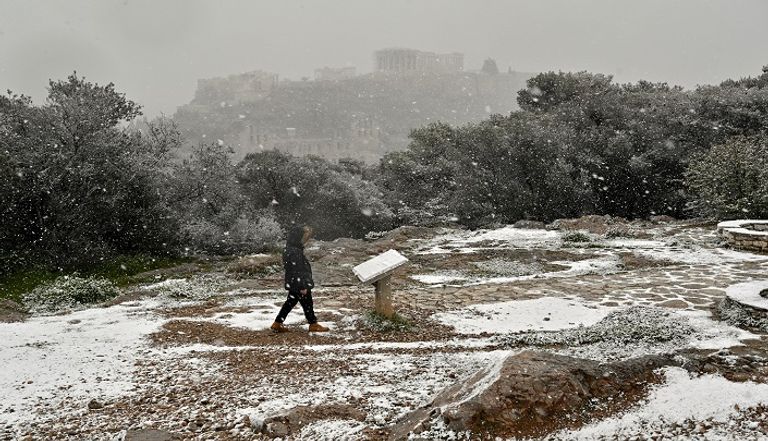 الثلوج تكسو اليونان