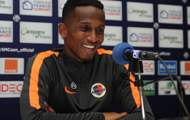 شاكر الهدهور لاعب منتخب جزر القمر شاكر الهدهور لاعب منتخب جزر القمر