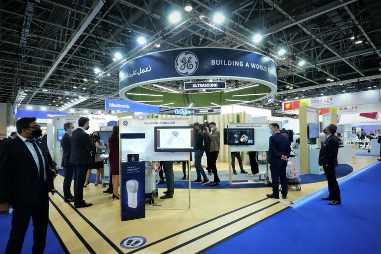 جانب من الحضور في معرض "آراب هيلث"